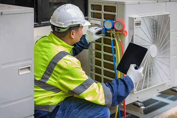 Professional Hvac technician working in Edison, CA
